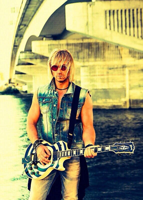 Олег Винник в новом клипе &quot;Як жити без тебе&quot;